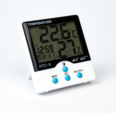 Часы с индикатором температуры и влажности